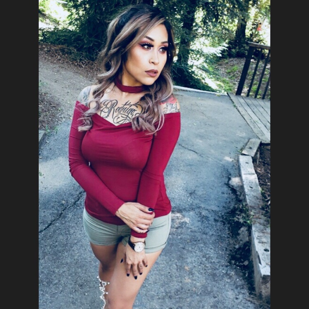 Long sleeve choker top in wine